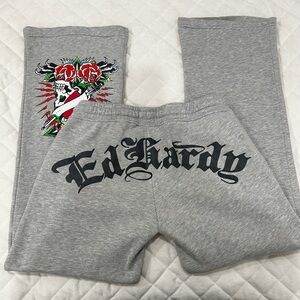 ED HARDY Women’s Low Rise Sweatpants
(Straight Leg)
Size: M